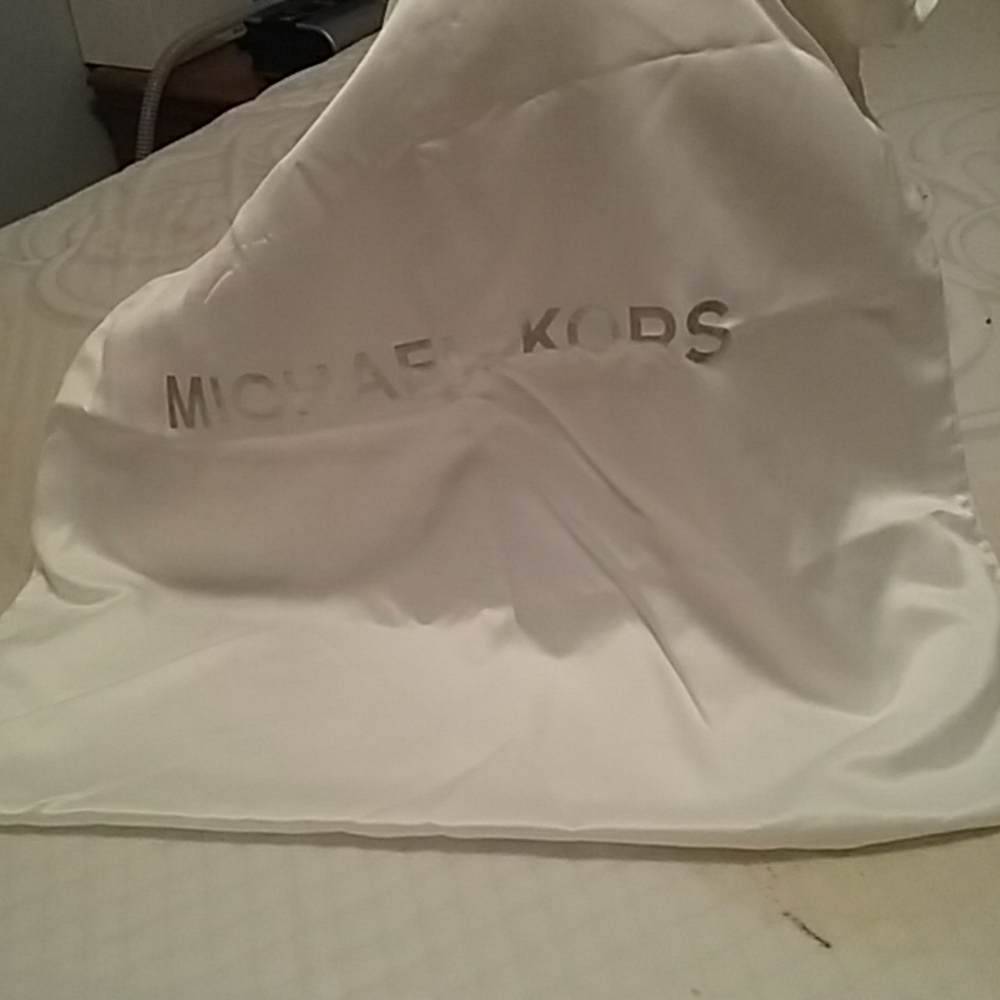 Michael more dust bag